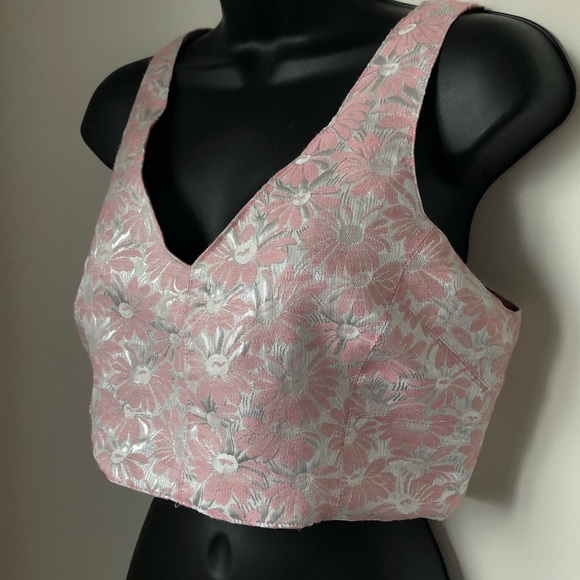 Do & Be V-neck, Zipper Back Crop Top Medium - Picture 2 of 5